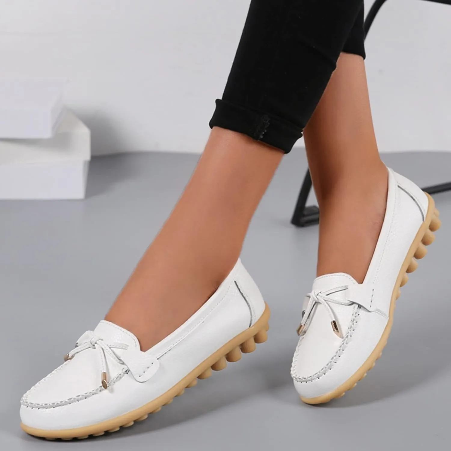 AMDBEL Flats Shoes Women Dressy Comfortable Women's Leather Slip On Loafers Casual Round Toe Moccasins Wild Driving Boat Flat