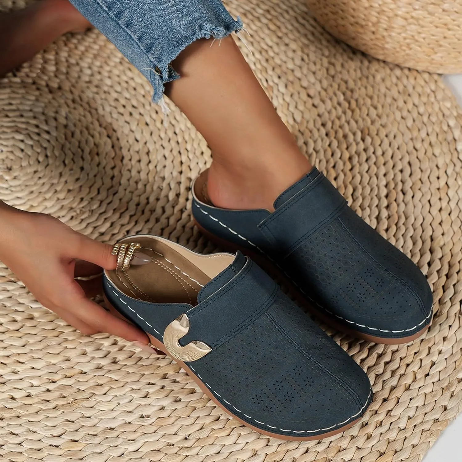 Clogs for Womens Mules Shoes Hollow Closed Toe Sandals Summer Casual Slip on Slippers Boho Outdoor Walking Flats Comfortable Beach Shoes