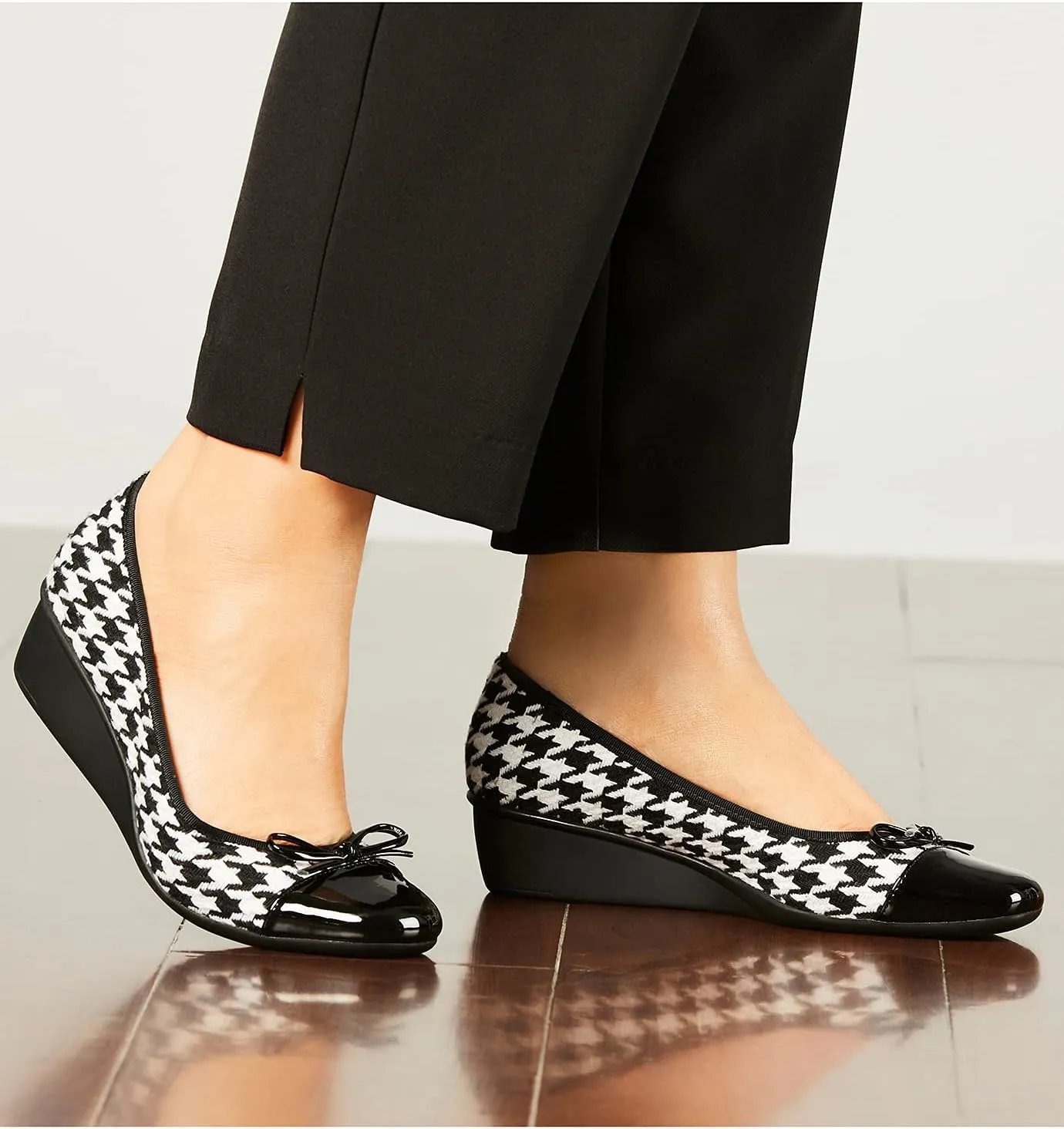 Comfortview Women's Wide Width The Jade Flat