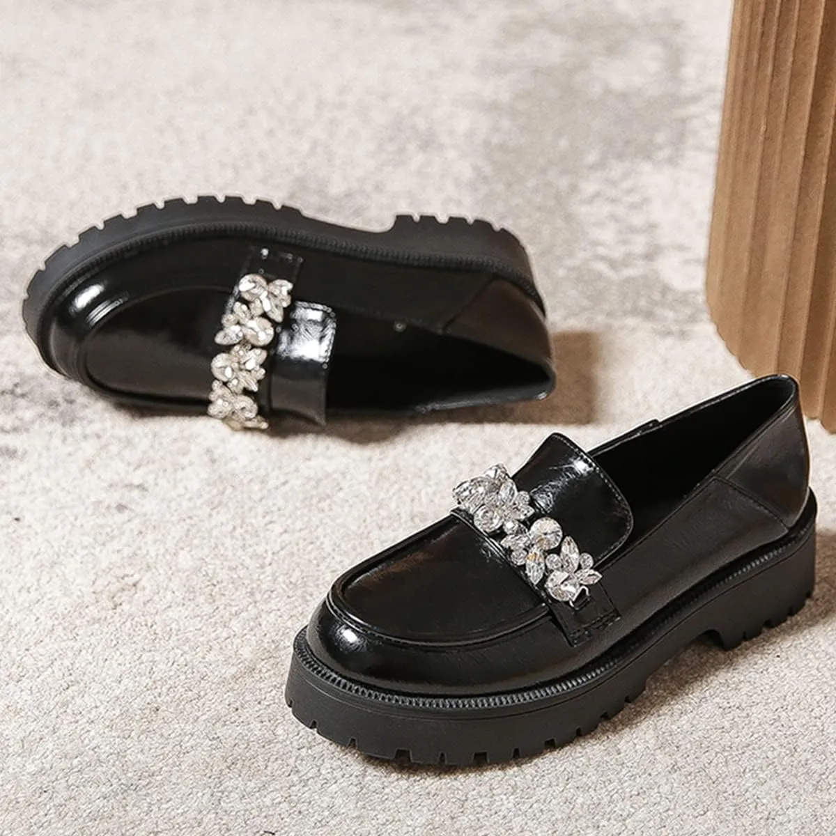 JOEupin Women's Chunky Heel Loafers Platform Patent Leather Chunky Loafers Leather Shoes with Metal