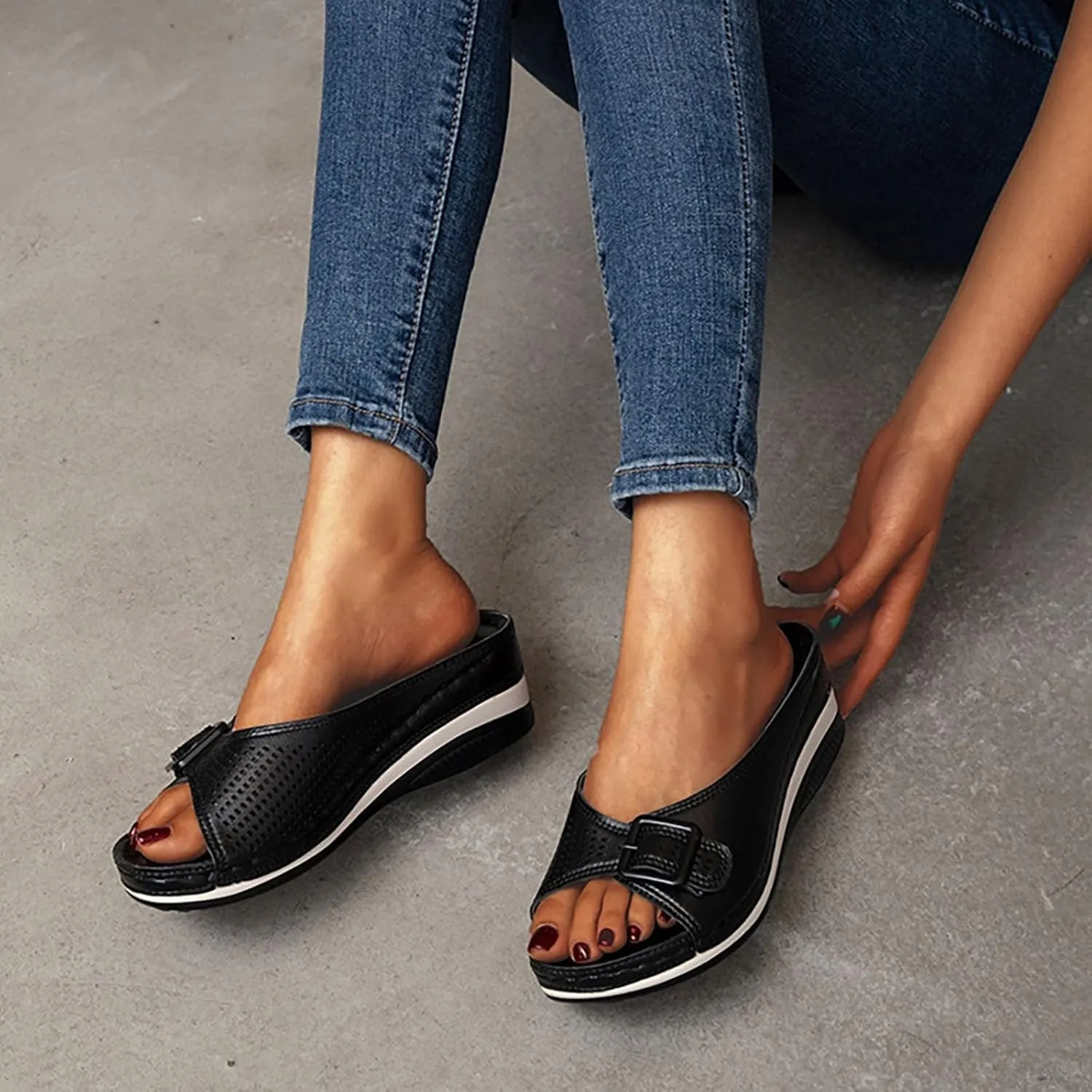 Slippers for Women Hollow Out Hook Loop Vamp Shoes Slip On Slide Arch Support Sandals Open Toe Thick Soles Mules Beach Walking Summer Slippers