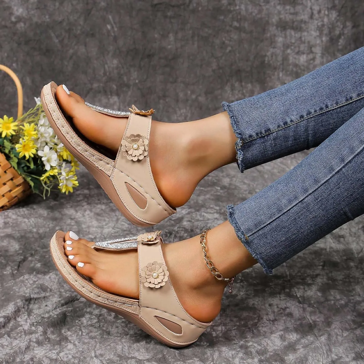 Womens Flip Flops Flower Rhinestones Thong Sandals Summer Casual Clip Toe Sandals Comfortable Walking Shoes Boho Beach Shoes