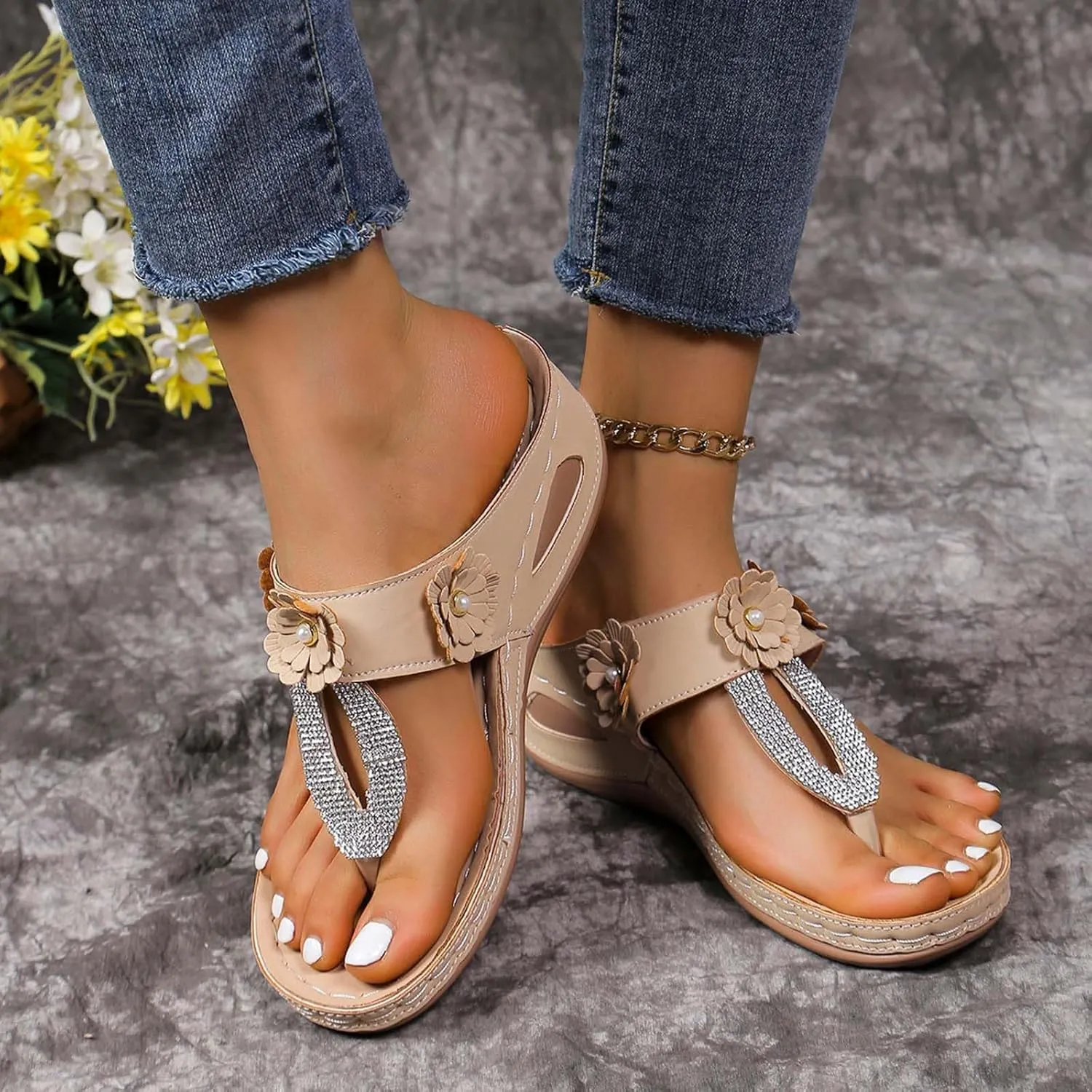 Womens Flip Flops Flower Rhinestones Thong Sandals Summer Casual Clip Toe Sandals Comfortable Walking Shoes Boho Beach Shoes